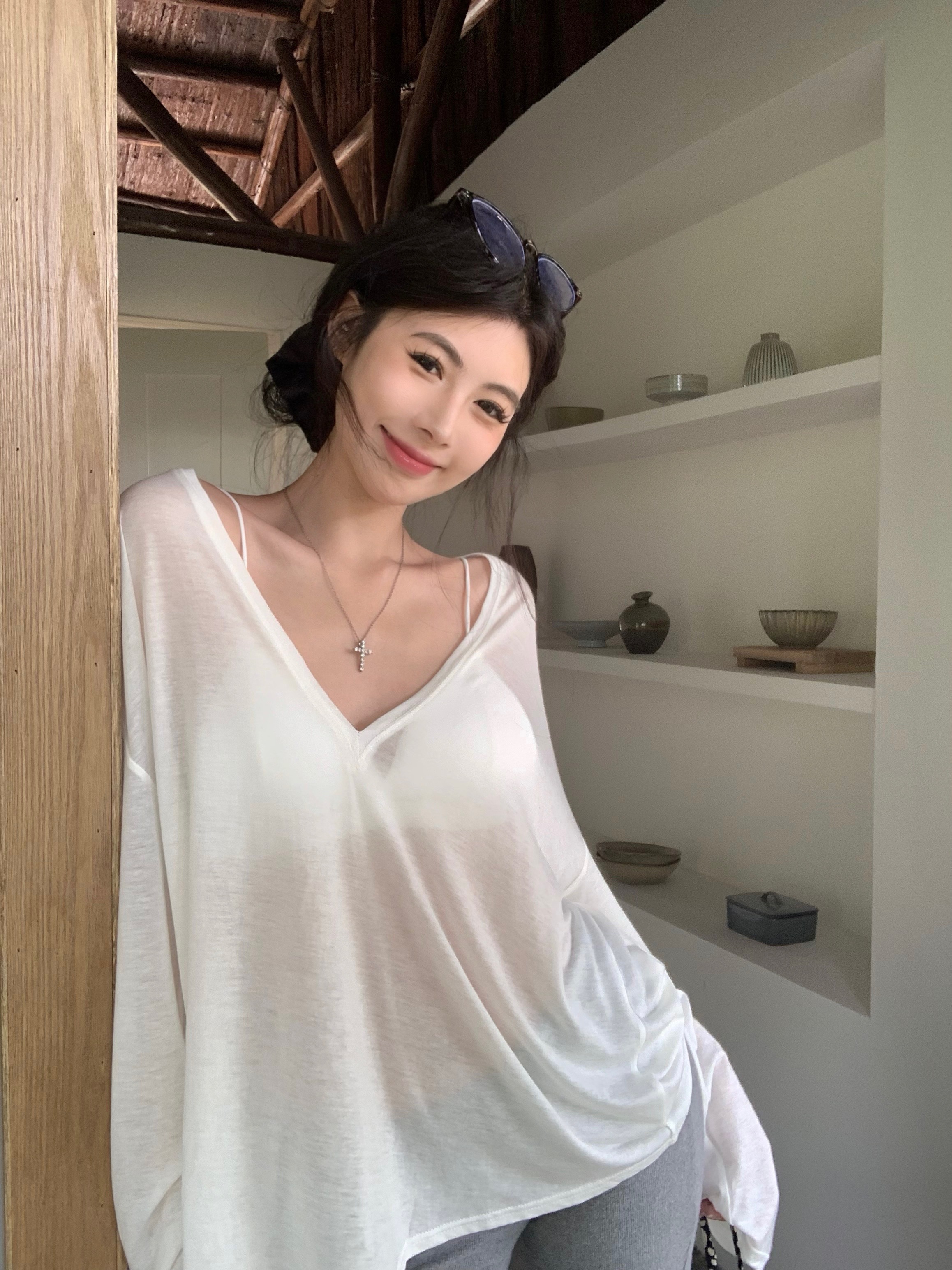 ロンT 深めネックの優美シルエットロンT