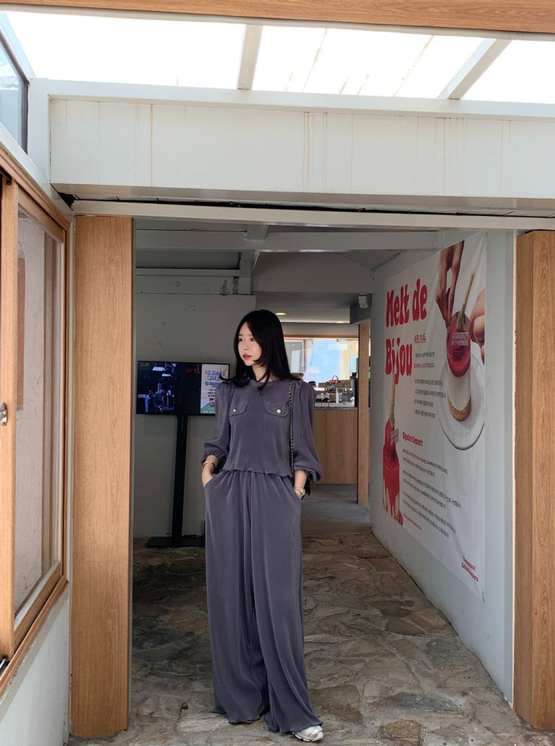  バギーパンツ 今季必須 コーデュロイ フリル丸首上着とゆったりパンツセット