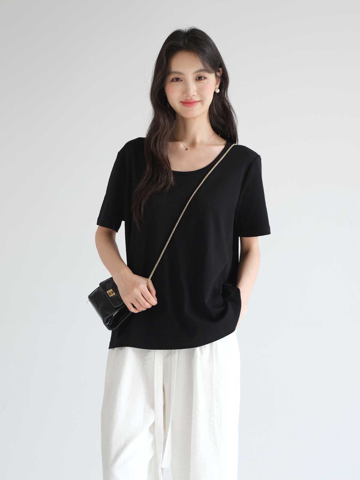 女性に人気のオーバーサイズTシャツ30選!レディースの着こなしをもっと素敵に、サイズ感で差をつける