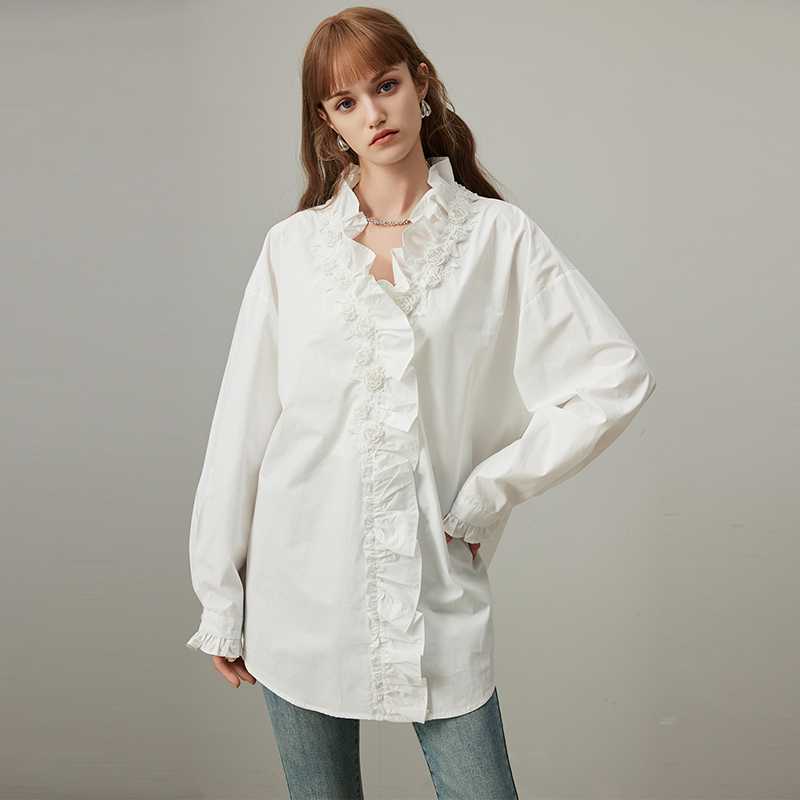 トレンド感満載!白のオーバーサイズシャツで作るリラックススタイル22選