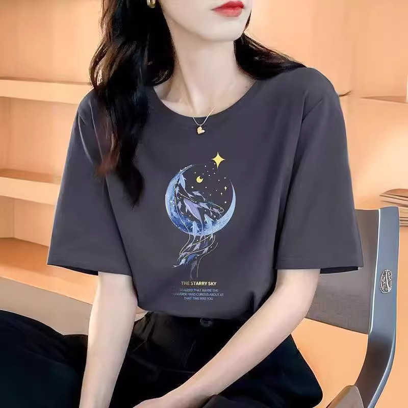 オーバーサイズTシャツ 夜空の月に舞う幻想的な図柄Tシャツ