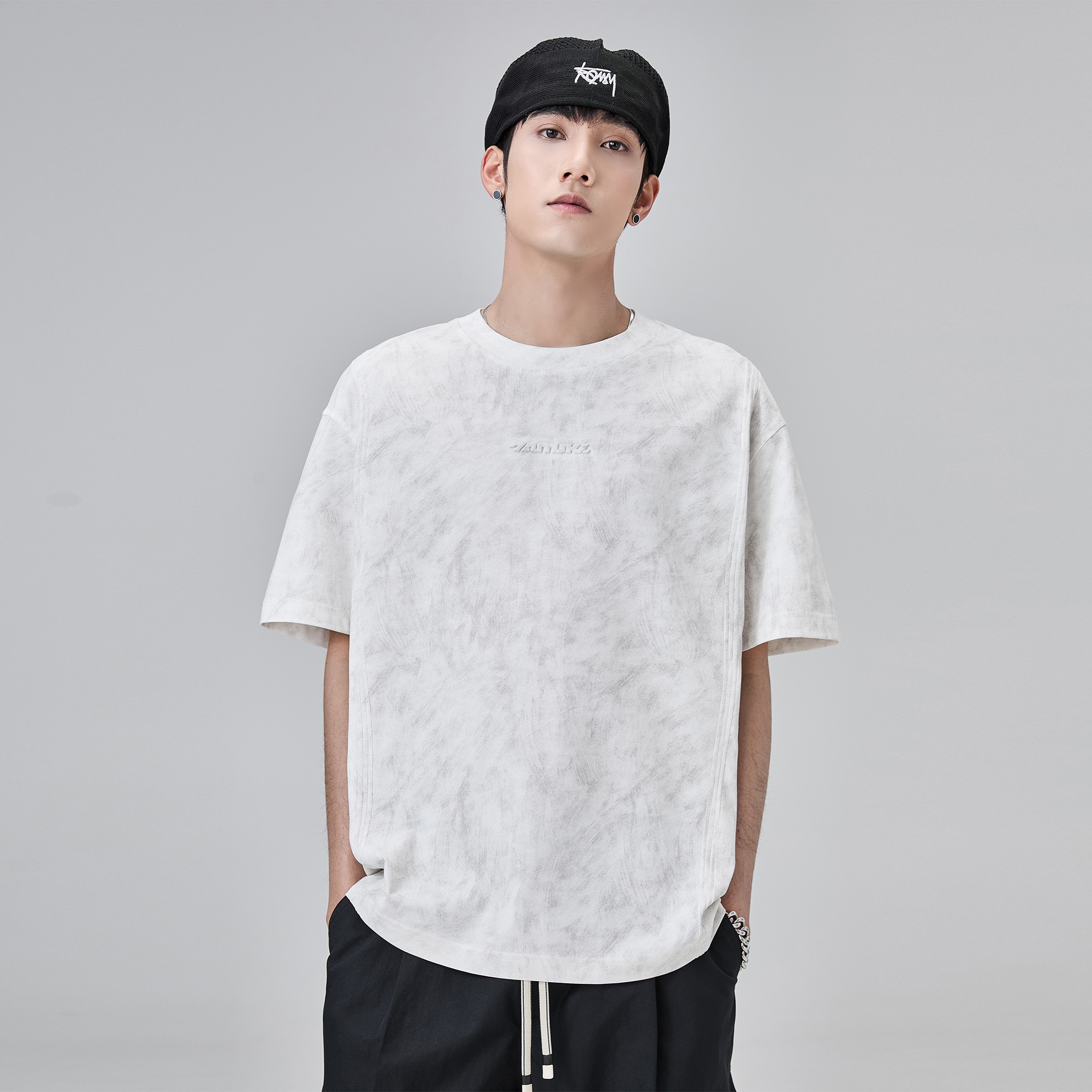 オーバーサイズTシャツ 洗練されたムラ染め風ゆったりシルエット