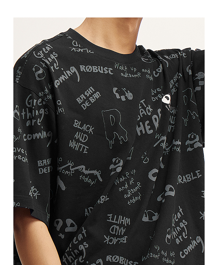オーバーサイズTシャツ 落書き風メッセージ ゆったりシルエット