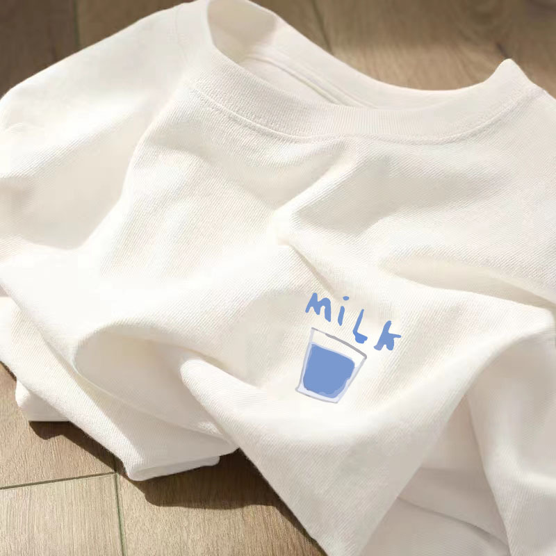 オーバーサイズTシャツ 牛乳モチーフのゆったり半袖