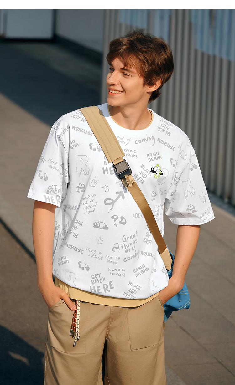 オーバーサイズTシャツ 落書き風メッセージ ゆったりシルエット