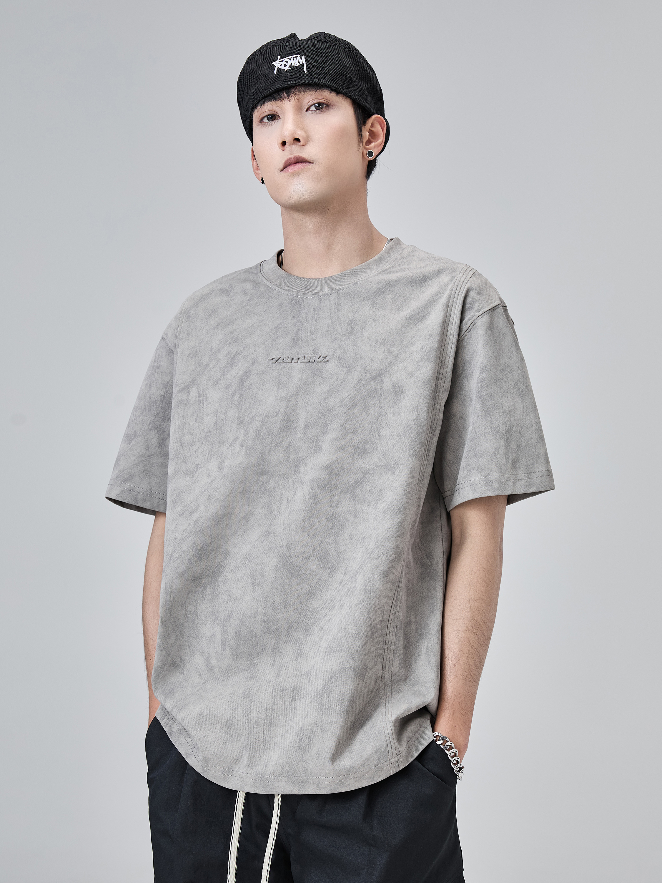 オーバーサイズTシャツ 洗練されたムラ染め風ゆったりシルエット