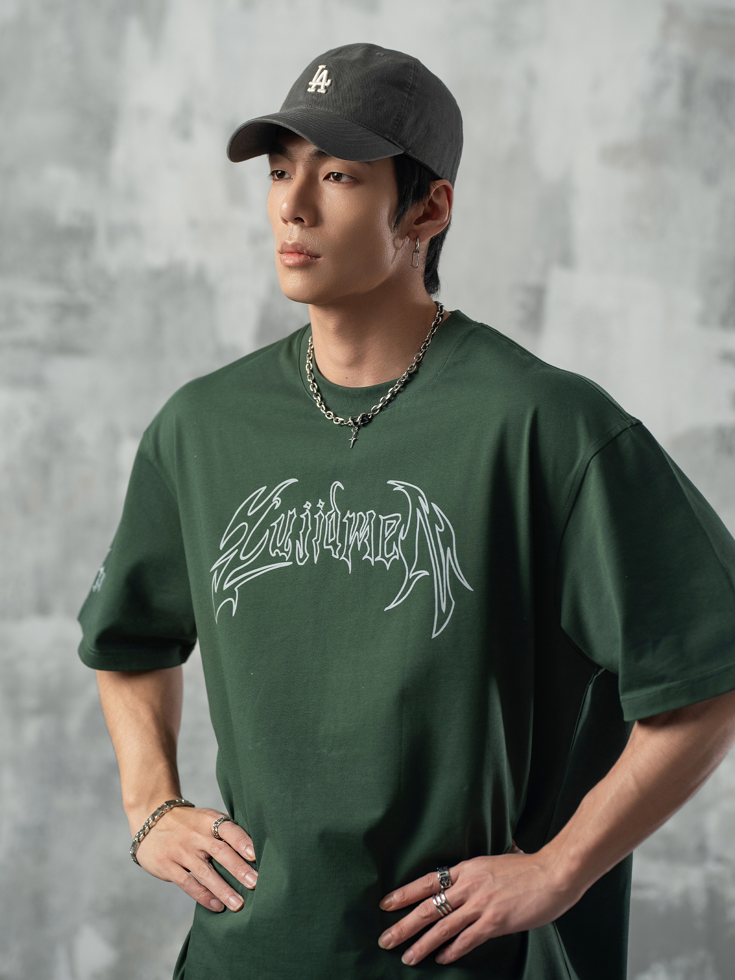 オーバーサイズTシャツ 幻影翼文字 ゆったりシルエット