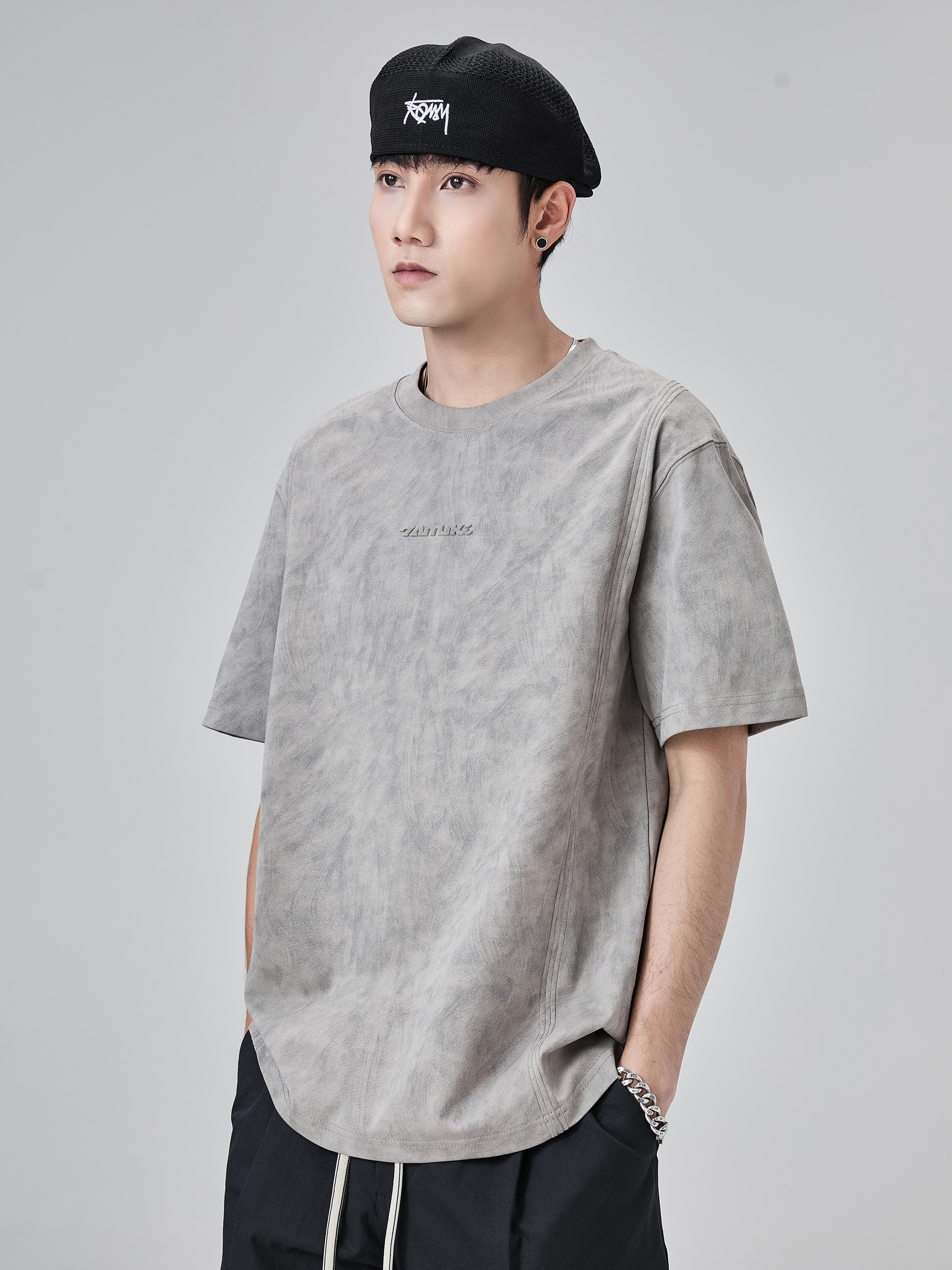 オーバーサイズTシャツ 洗練されたムラ染め風ゆったりシルエット