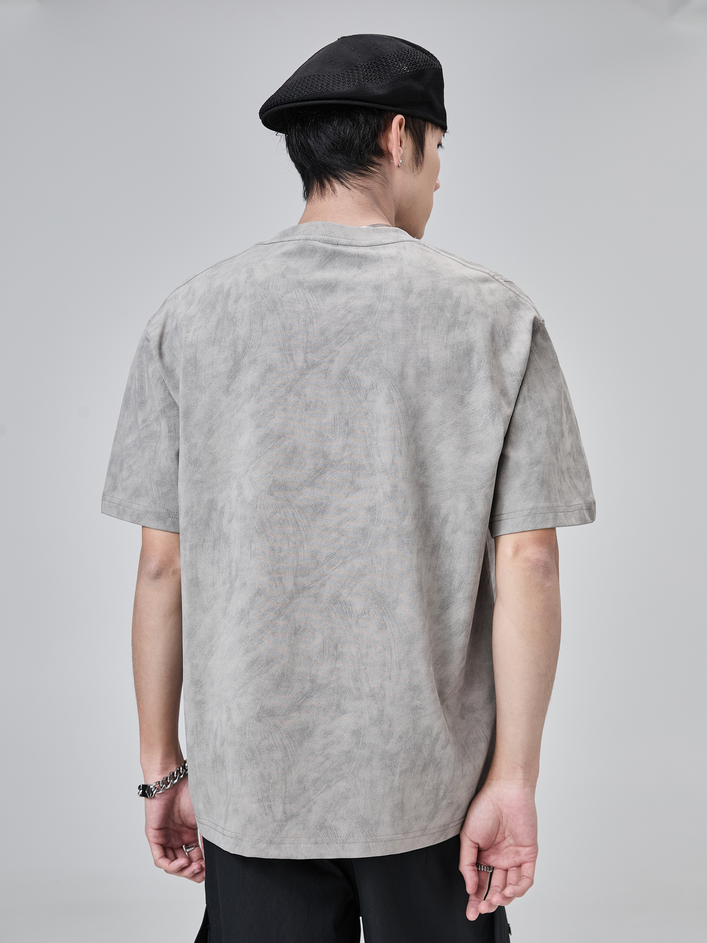 オーバーサイズTシャツ 洗練されたムラ染め風ゆったりシルエット