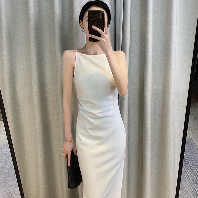 ロングワンピース キャミ 大人の魅力引き立つ細身ノースリーブドレス