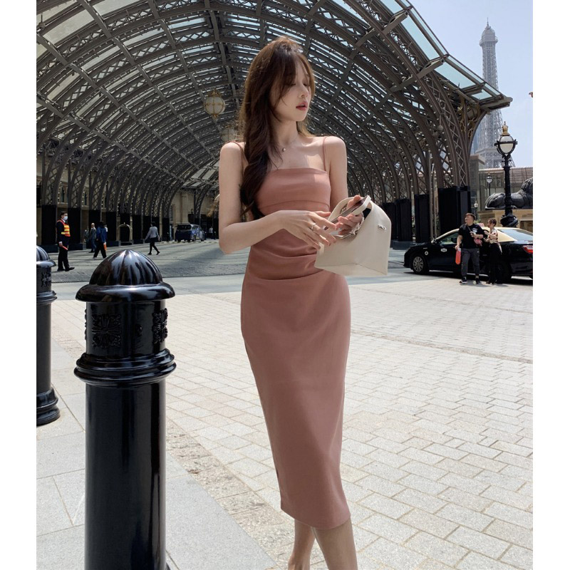 ロングワンピース キャミ 大人の魅力を引き立てる細身シルエットキャミソールワンピース