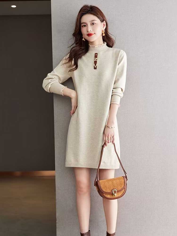 洗練された印象を与える！ベージュのロングワンピース5選