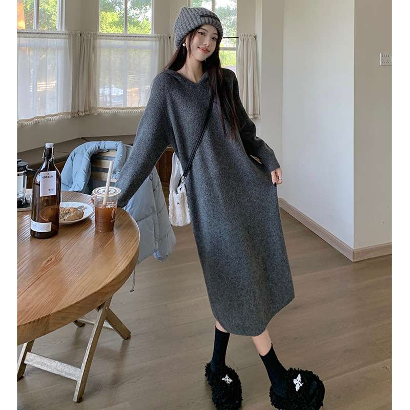 ロングワンピース ふんわり優雅フード付きニットワンピース