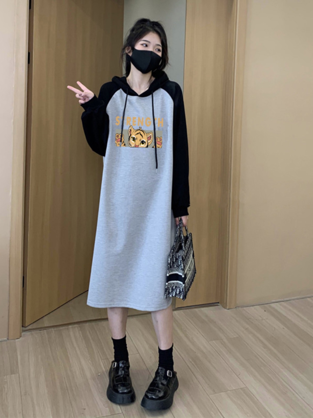 ロングワンピース スウェット ゆるキャラ切替フードロングワンピース