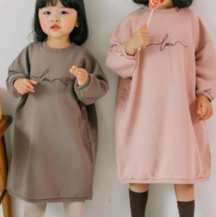 ベビー服 文字刺繍ロングワンピース 長袖 80-130センチ 2色展開