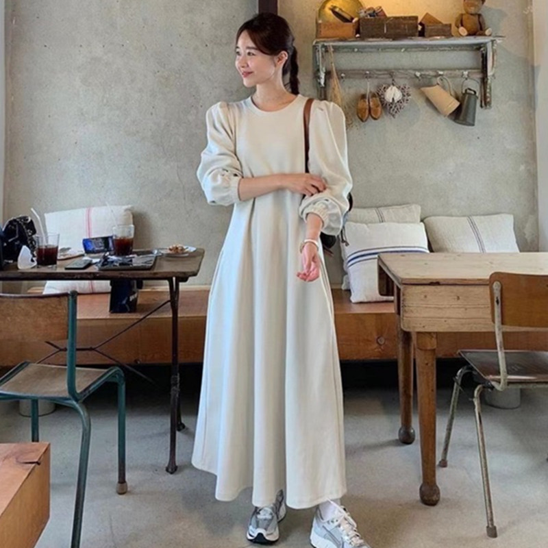 ロングワンピース ふんわり袖のゆったりワンピース