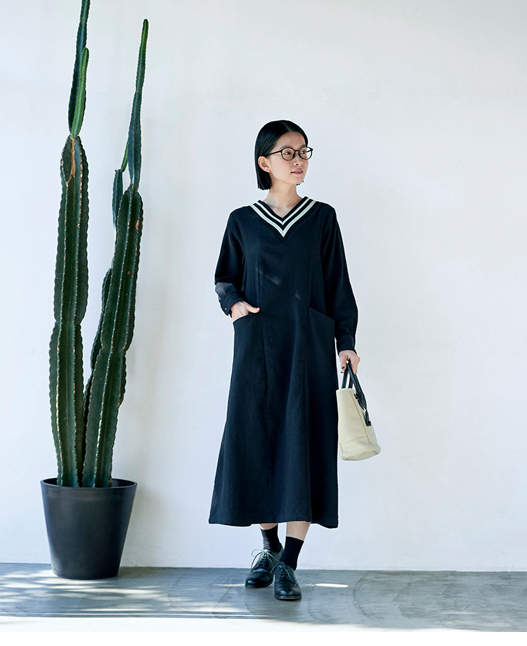 ロングワンピース 学院風ラインニットロングワンピース