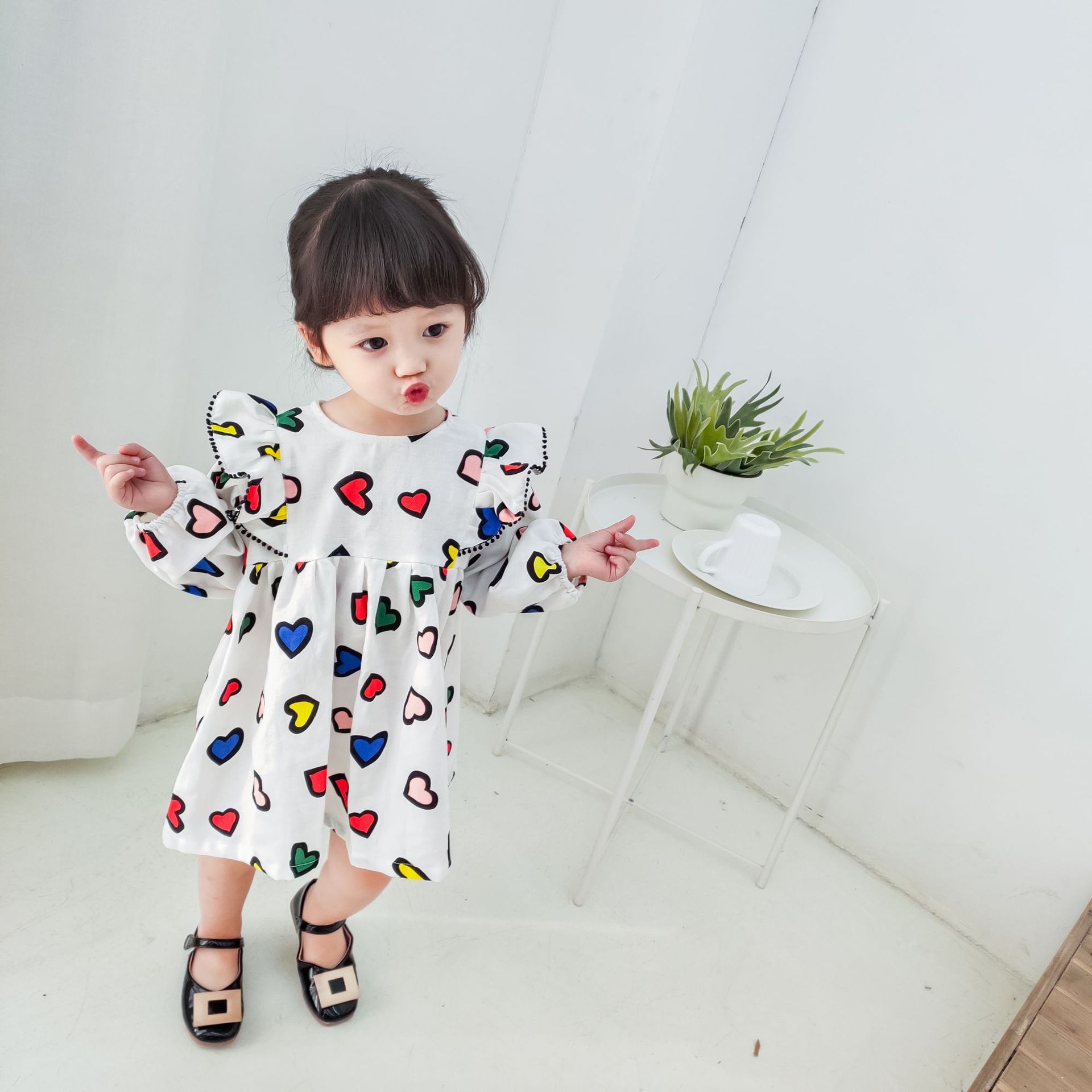 キッズ用可愛いハート柄ロングワンピース韓国風白色