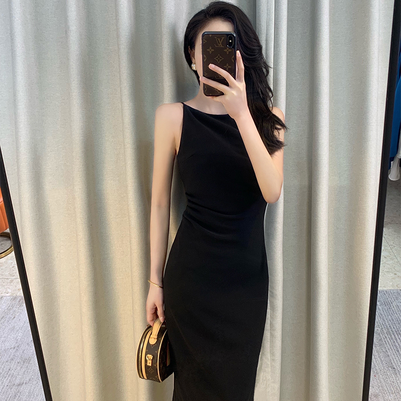 ロングワンピース キャミ 大人の魅力引き立つ細身ノースリーブドレス