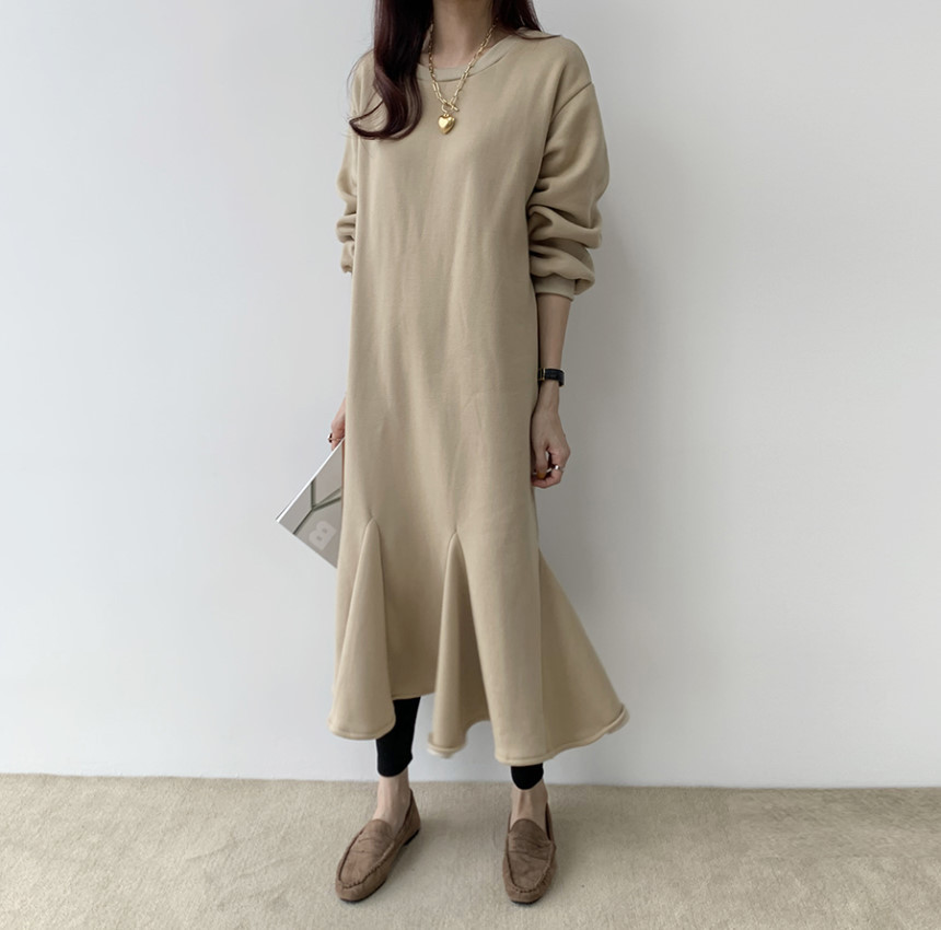 ロングワンピース 2025年秋冬新作 マキシ丈ワンピース 裾フリル ラウンドネック レディース