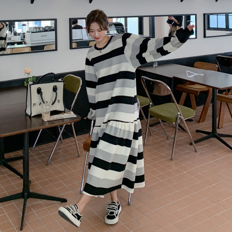 ロングワンピース ニット ふんわりボリューム ボーダーニットワンピース