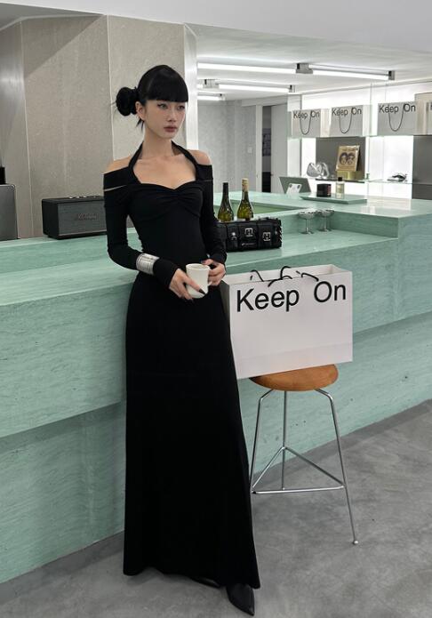 ロングワンピース 2024新作　婦人服　オフショルダーマキシワンピース