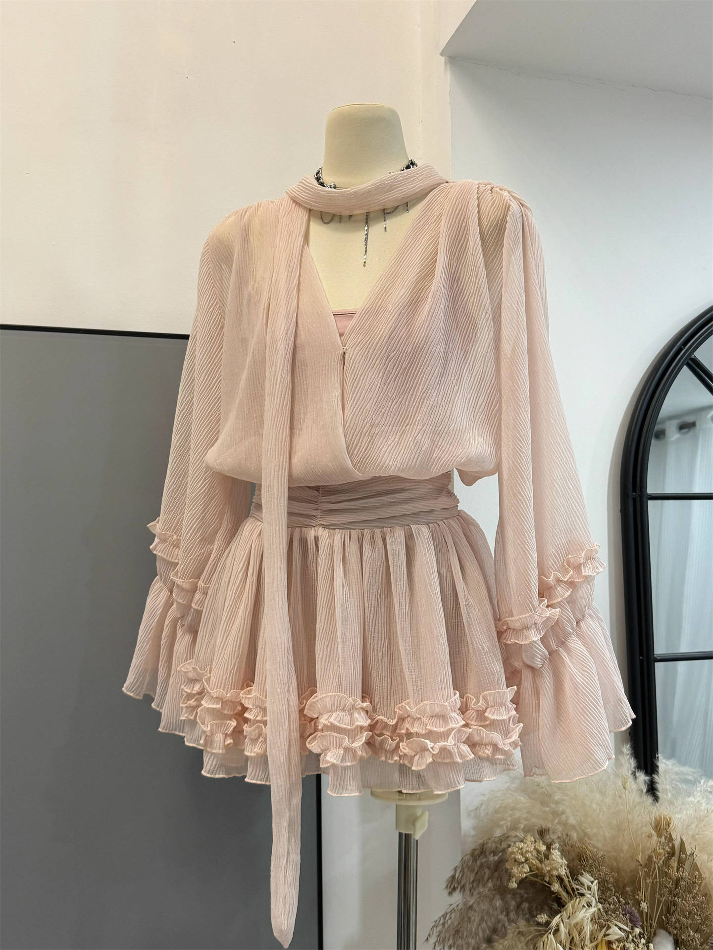 ロングワンピース 春夏新作 可愛いフリル付き長袖ワンピース