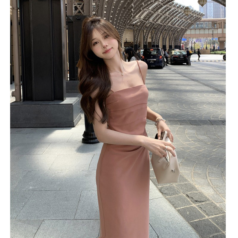 ロングワンピース キャミ 大人の魅力を引き立てる細身シルエットキャミソールワンピース