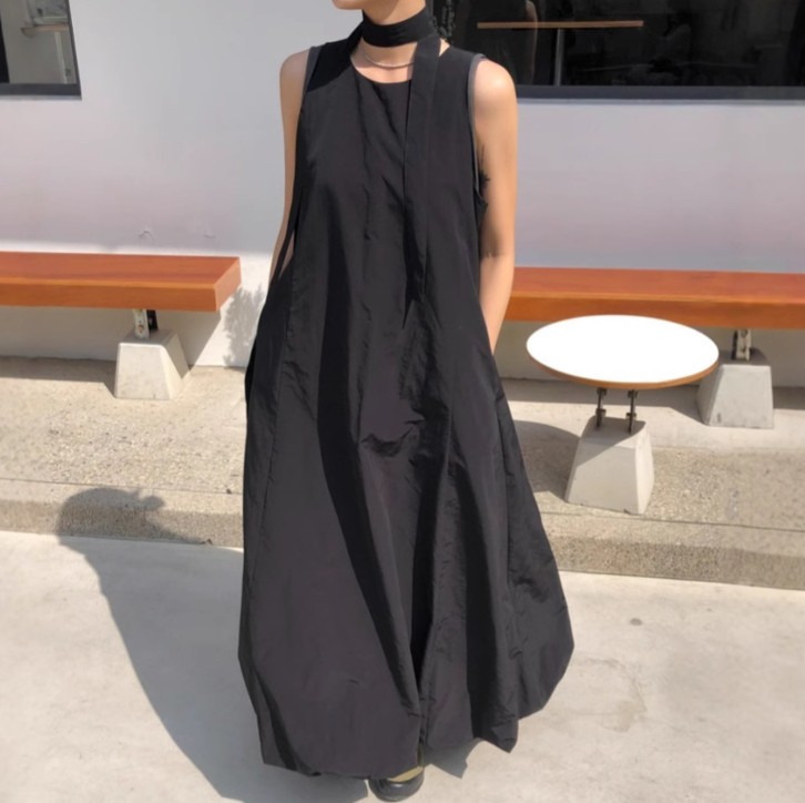 ロングワンピース 2025年夏新作 ノースリーブ ロング丈ワンピース 黒 大人カジュアル