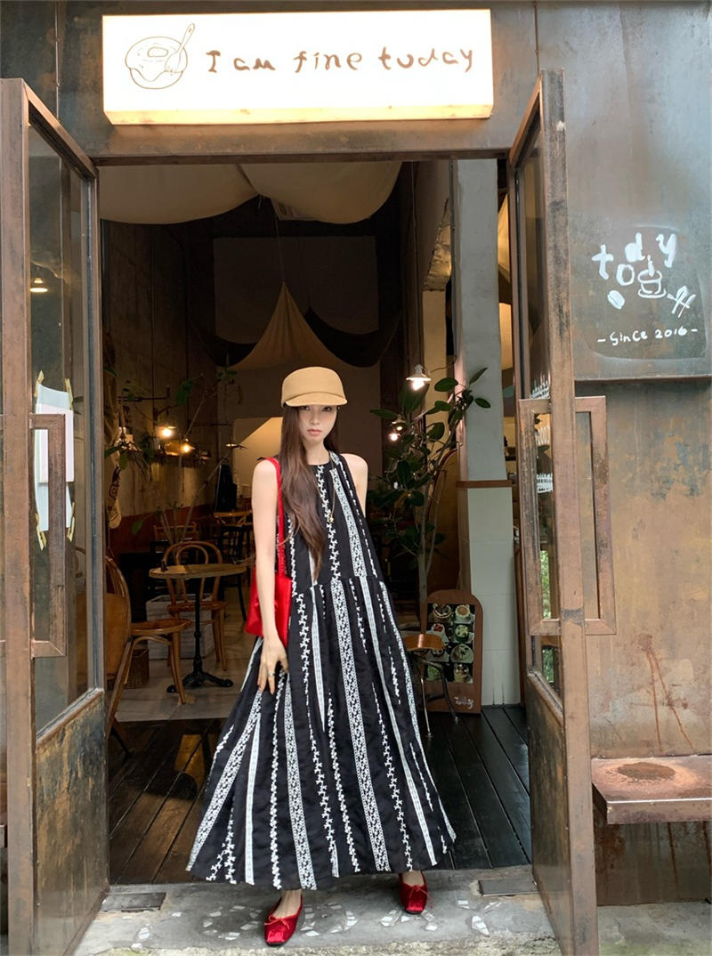 ２０２５年夏新作 花柄ストライプ ノースリーブ ロングワンピース