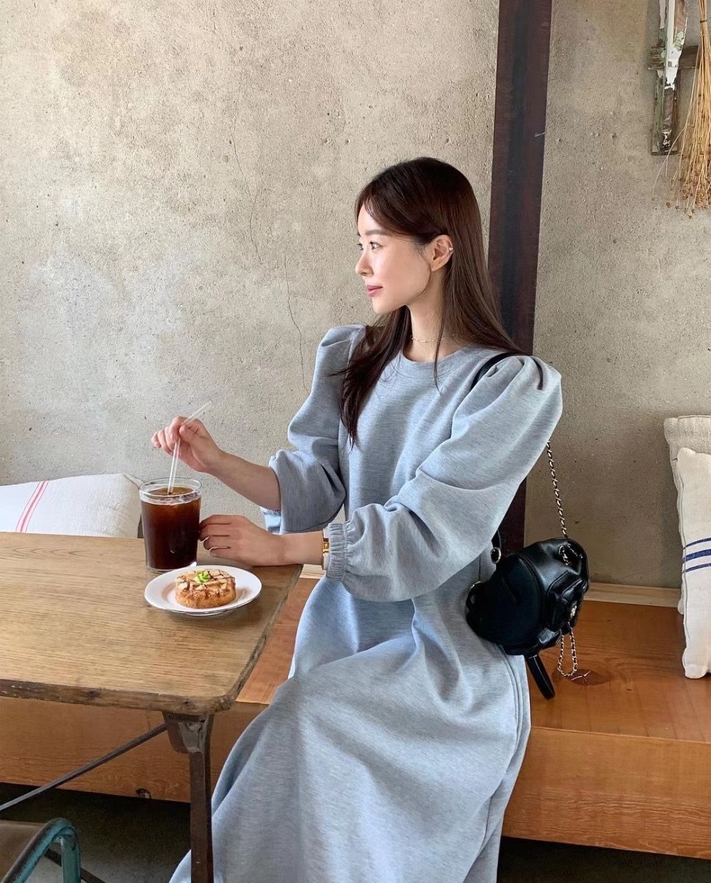 ロングワンピース ふんわり袖のゆったりワンピース