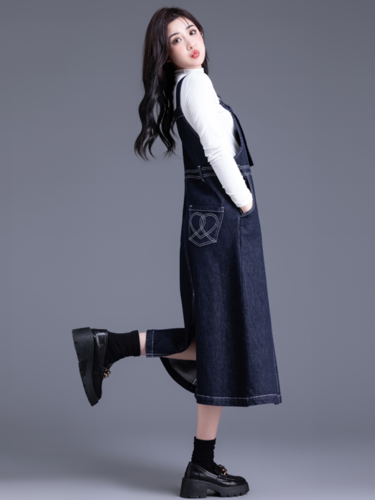ロングワンピース ハート刺繍デニムサロペットスカート