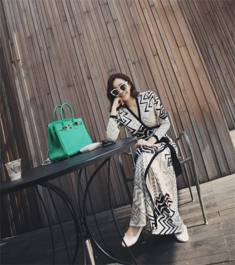 ロングワンピース 幾何学模様マキシ丈ワンピース 深めブイネック カジュアル