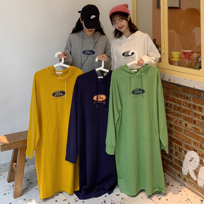 ロングワンピース スウェット フード付きワンポイント刺繍ロング丈裏毛スウェットワンピース