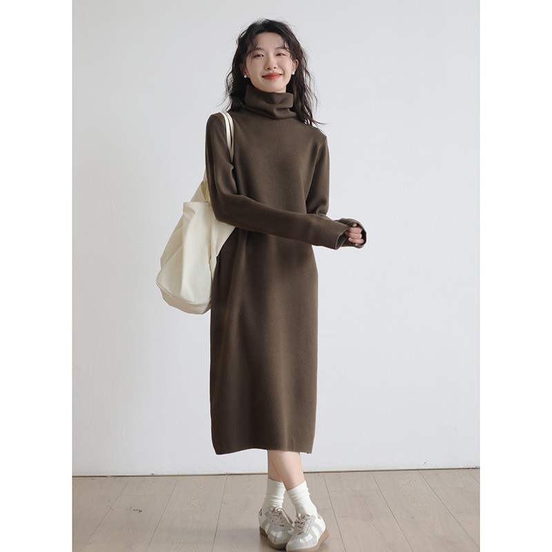 ロングワンピース タートルネックニットワンピース