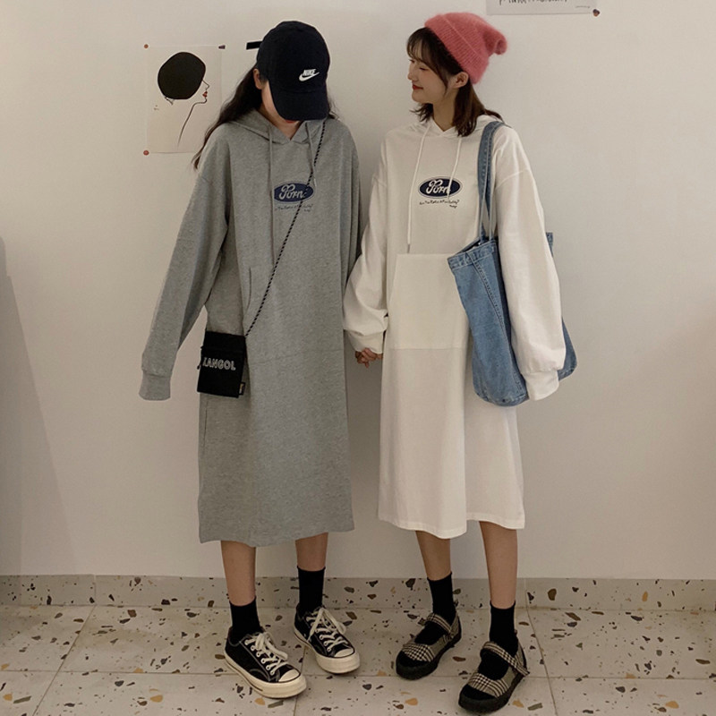 ロングワンピース スウェット フード付きワンポイント刺繍ロング丈裏毛スウェットワンピース