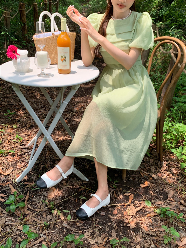 フリル袖プリーツロングワンピース上品スリムシルエット