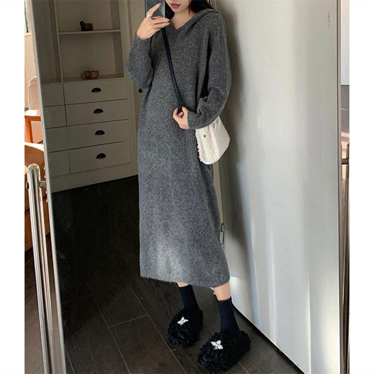 ロングワンピース ふんわり優雅フード付きニットワンピース