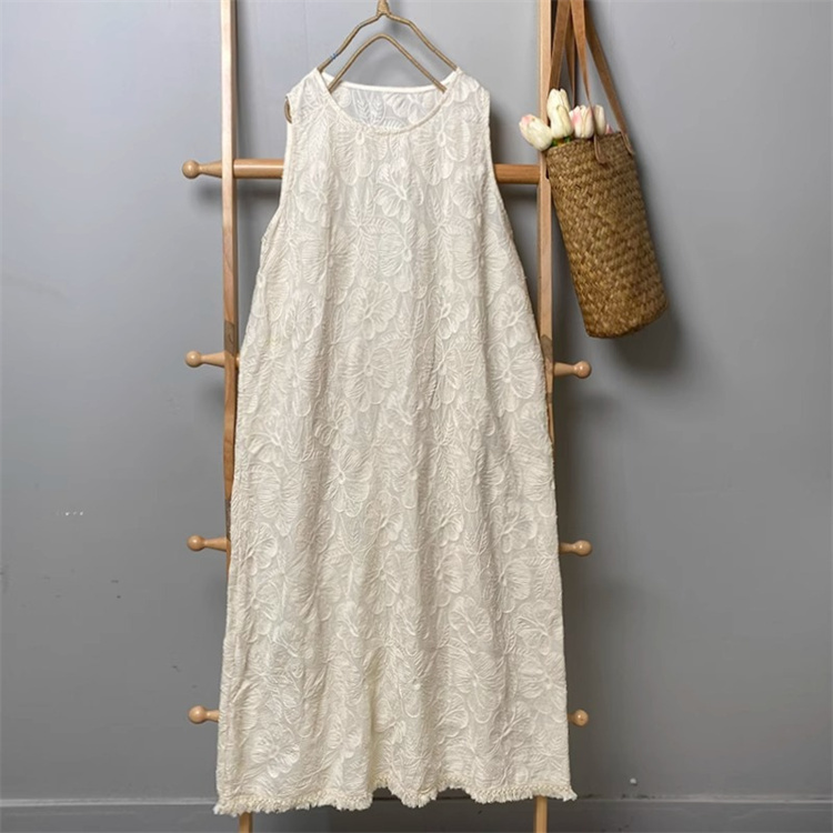 刺繍ノースリーブロングワンピース 夏の涼しげ丸首無地