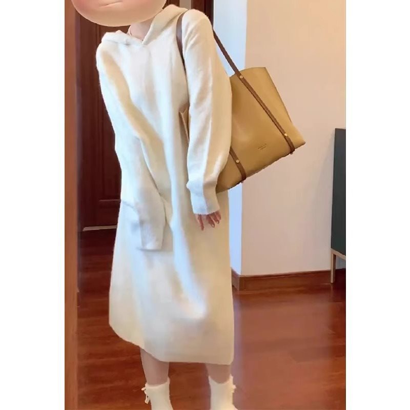 ロングワンピース ふわもこフーディーニットワンピース