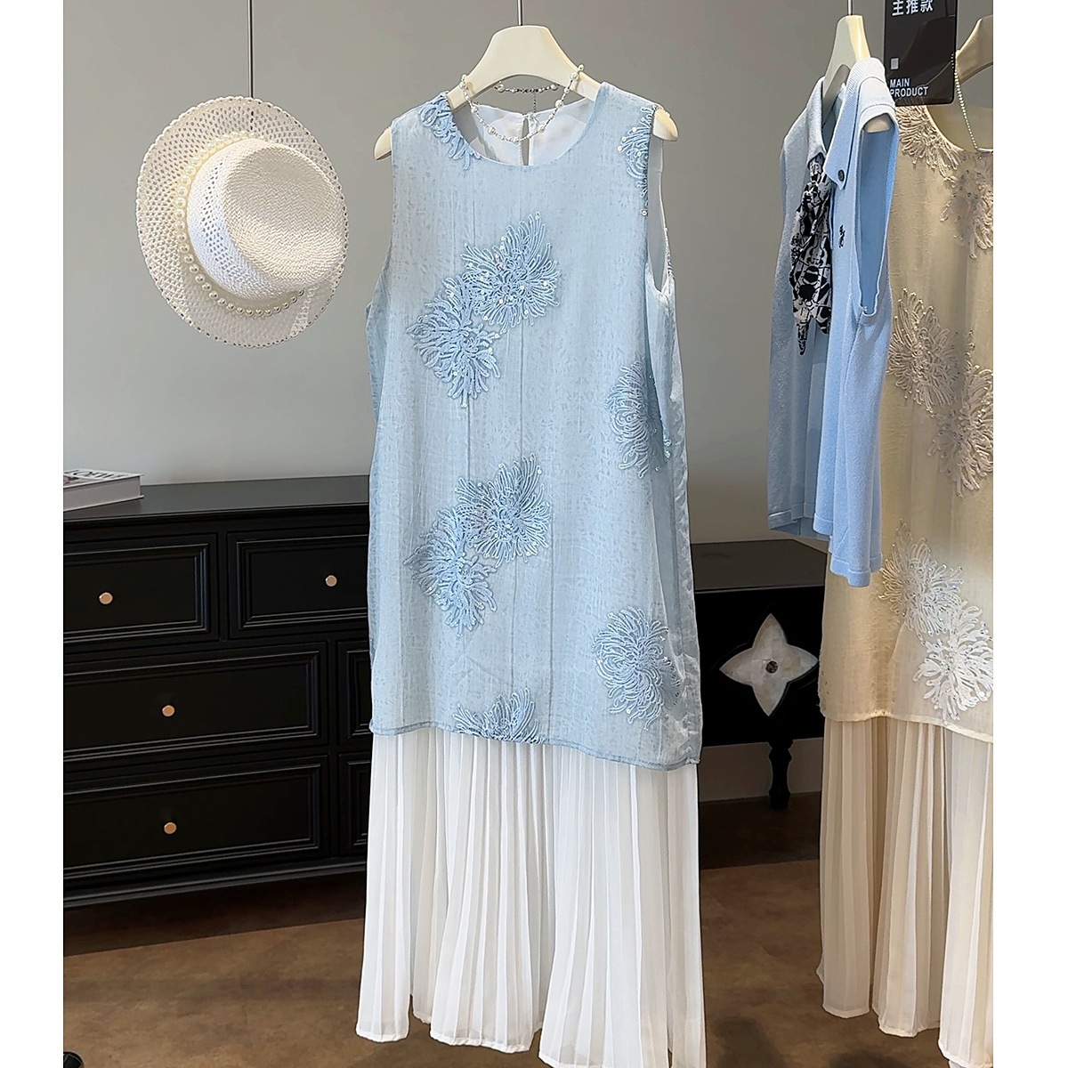 花柄刺繍ノースリーブロングワンピース2色展開