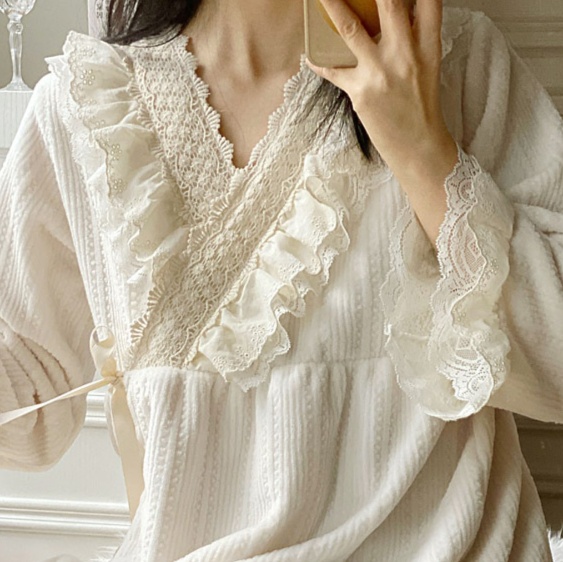https://fulmo-img-server.com/lovely-wear/1737966184514_u7my31yd_dy5uy7d3.jpeg