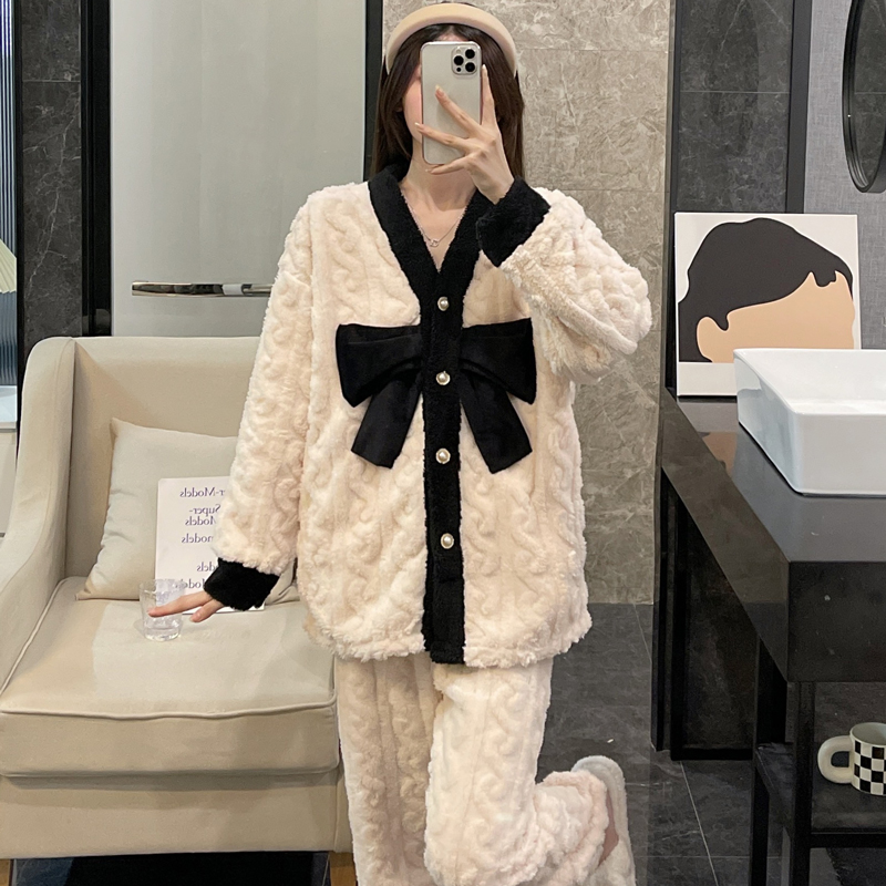 https://fulmo-img-server.com/lovely-wear/1751696674164_8jk9l8i9_3pumz6ml.jpg