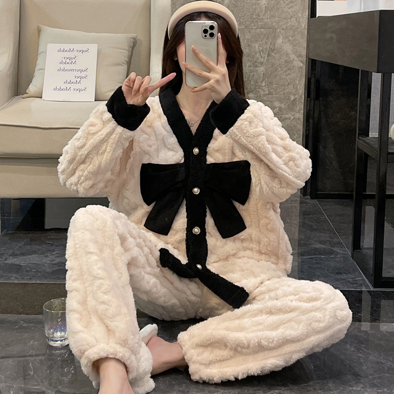 https://fulmo-img-server.com/lovely-wear/1751696674454_wx3w7jxe_q22vlx06.jpg