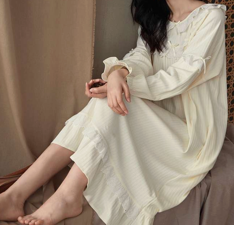 ふんわりフリルのナイトドレス レディース ルームウェア