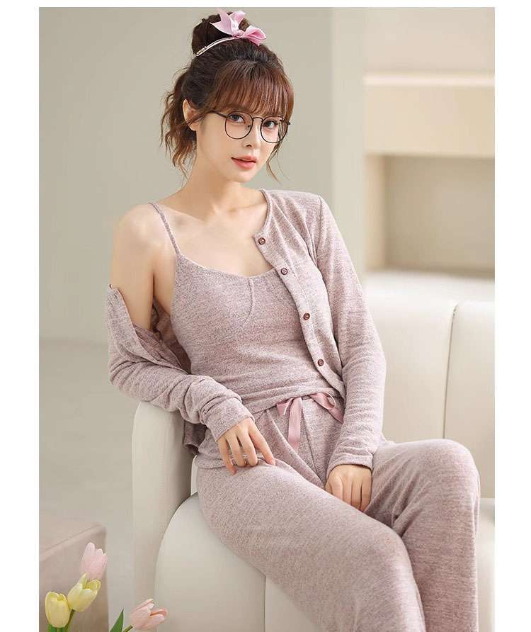 https://fulmo-img-server.com/lovely-wear/2b8a2cde62224eb2973fff2c900e82bd.jpg