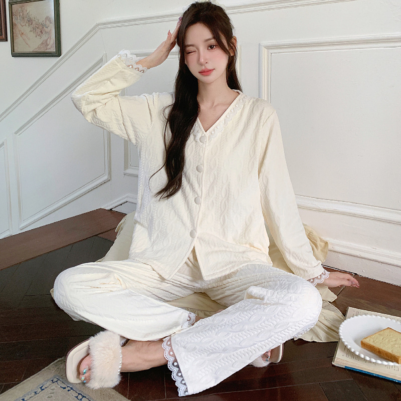 https://fulmo-img-server.com/lovely-wear/3595b031-726d-4587-870d-9a565398fcfa.jpg