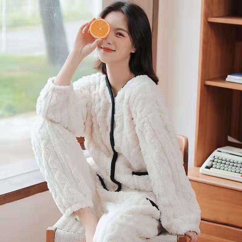 https://fulmo-img-server.com/lovely-wear/7b05673aae094e559f97497d991e2496.jepg