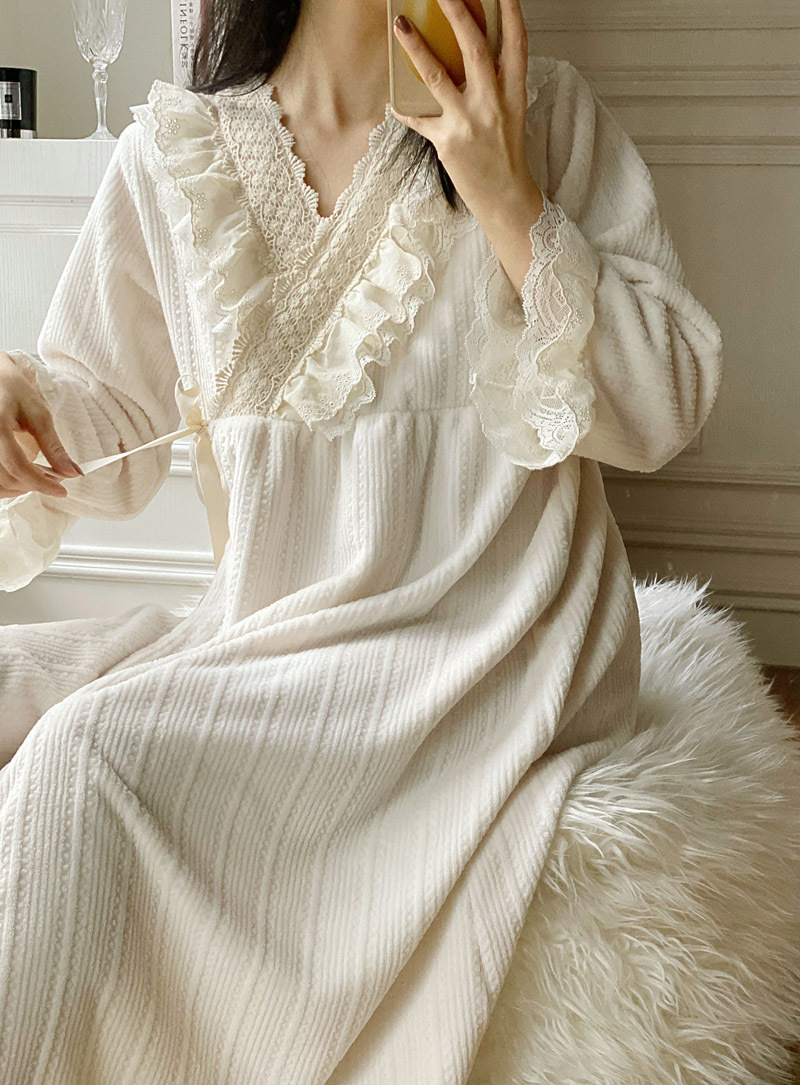 https://fulmo-img-server.com/lovely-wear/d84a2ea7-b991-46bf-9b2d-5ec1f78e44fa.jpg