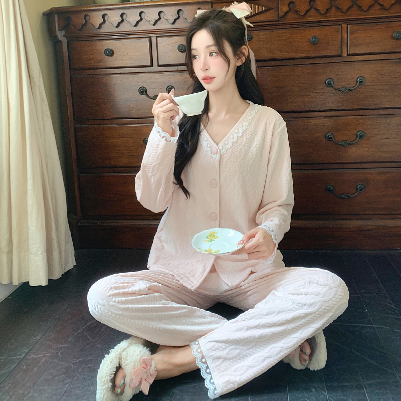 https://fulmo-img-server.com/lovely-wear/e663947f-56c3-4408-a154-eec586590622.jpg